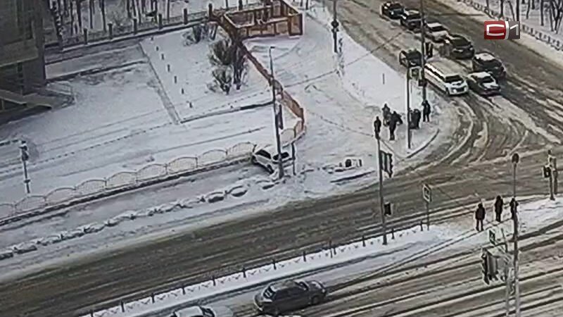    Камеры запечатлели момент ДТП в Сургуте, при котором сбили пешехода