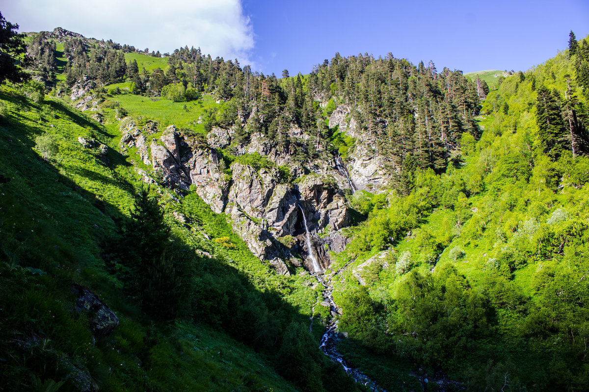 Баритовый водопад в Архызе