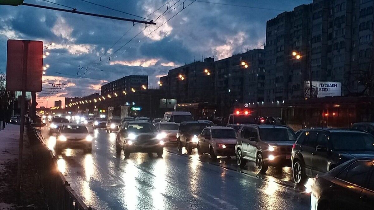     Глава МУП «Метроэлектротранс» Айдар Абдулхаков со ссылкой на подсчеты специалистов сообщил, что в среднем пассажиры тратят 4 года жизни на ожидание транспорта, а в Казани этот показатель достигает 6 лет. И рассказал о нехватке денег на общественный транспорт.