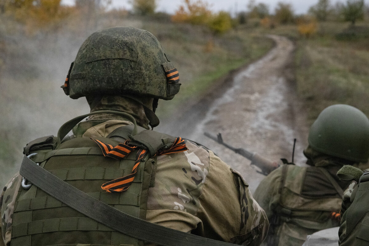 Они пошли добровольцами задолго до широко развернувшейся уже позже кампании  по призыву в военкоматы. Читайте на 