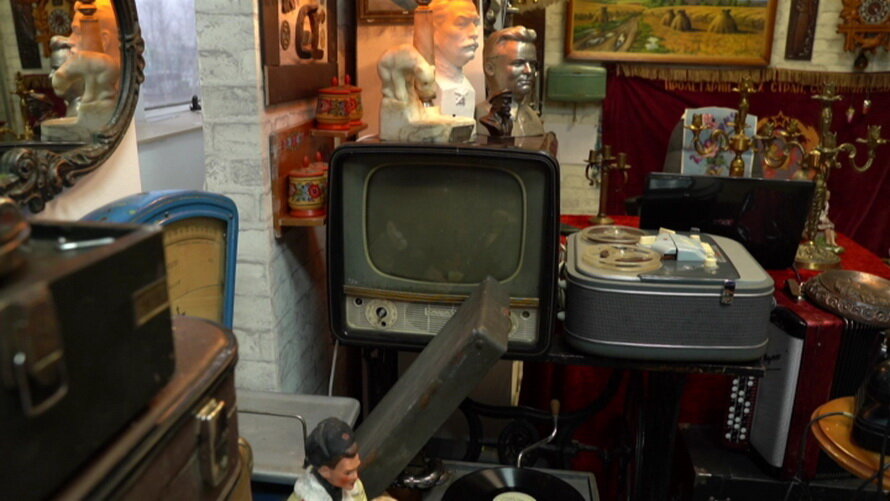    Житель Нягани устроил музей советского антиквариата