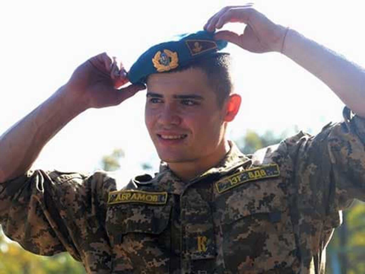 Украинские десантники. Парень в военной форме. Красивые военные мужчины. Красивый солдат. Молодые военные парни.