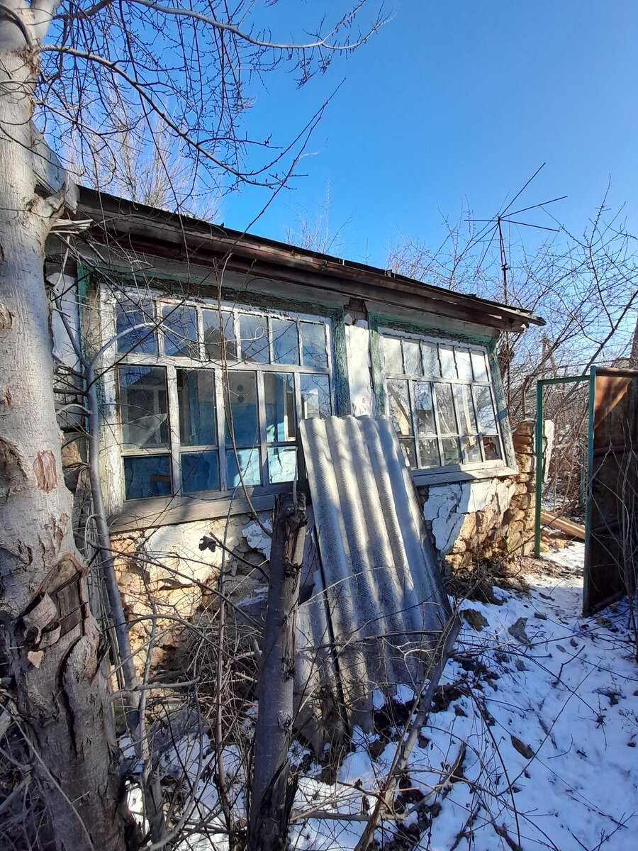 Наша веранда не в самом лучшем состоянии, но я верю в то, что можно её спасти!