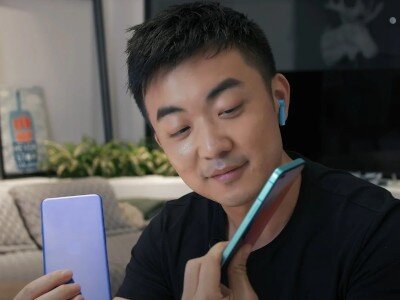    Unihertz привезла на MWC клон Nothing Phone (1) за $300