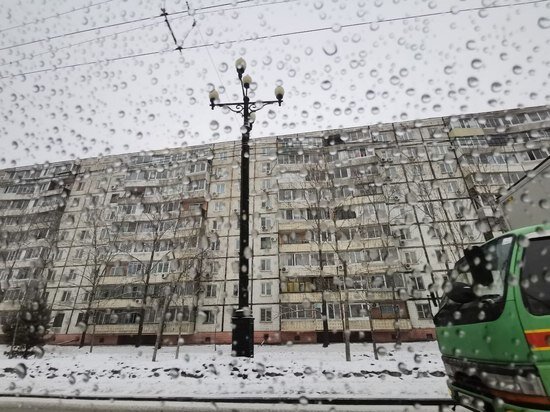     Мэр Хабаровска заметил, что снег тает, разметка с дорог исчезает, сосульки падают / Ольга Григорьева