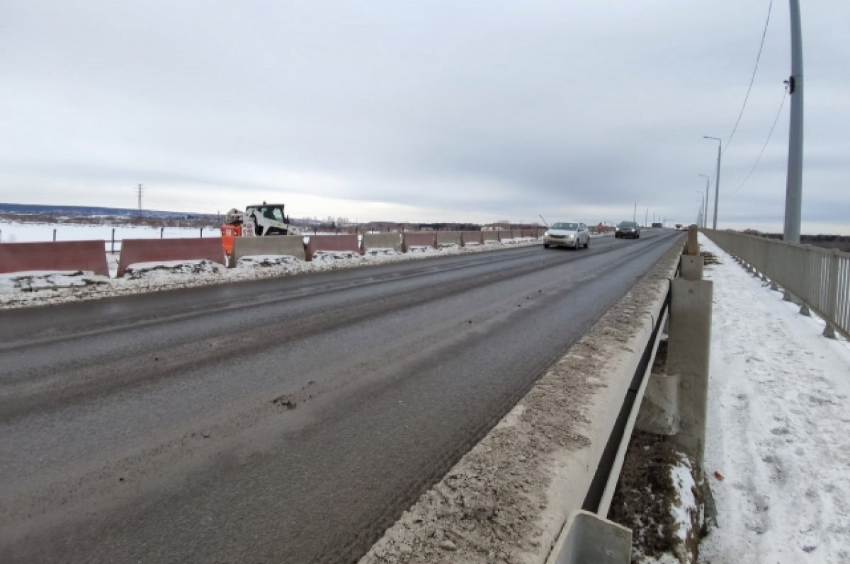    Двустороннее движение на Коммунальном мосту откроют в октябре в Томске