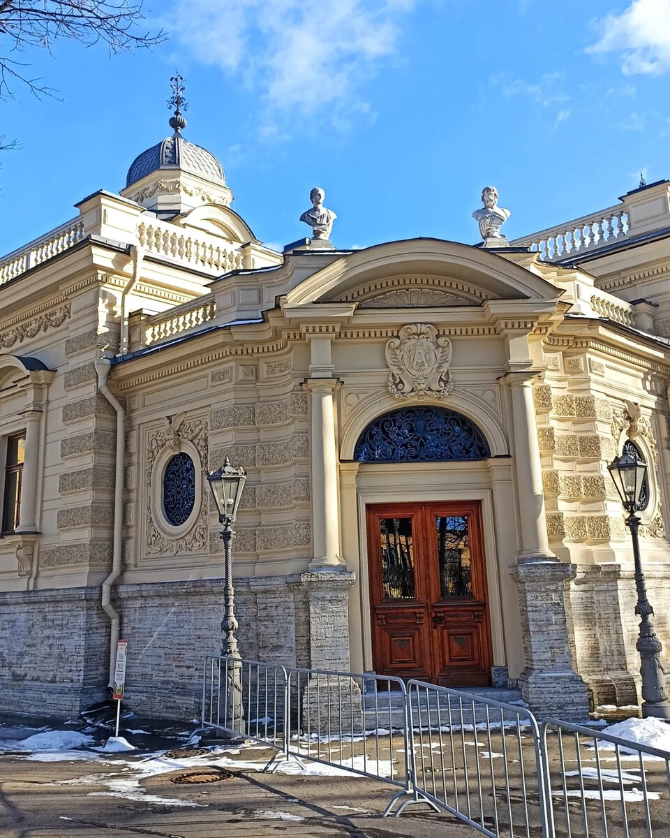 Вход во дворец