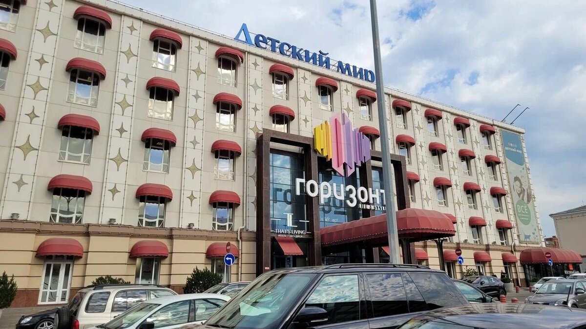     В Ростове, как минимум, два торговых центра усилили меры охраны из-за скоплений подростков из «ЧВК Редан», пишут СМИ.