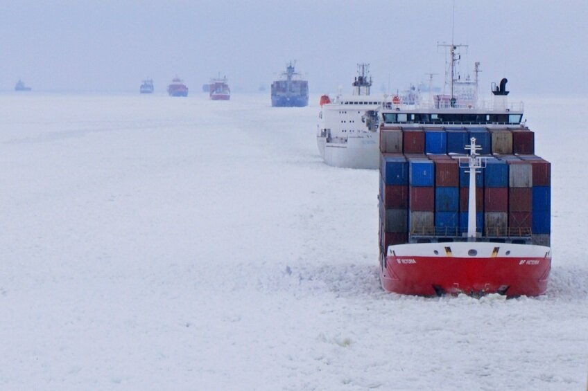 Спг танкер arc7. Арктика перевозки. Арктика перевозки. Ледокол севморпуть караван. Арктика перевозки.