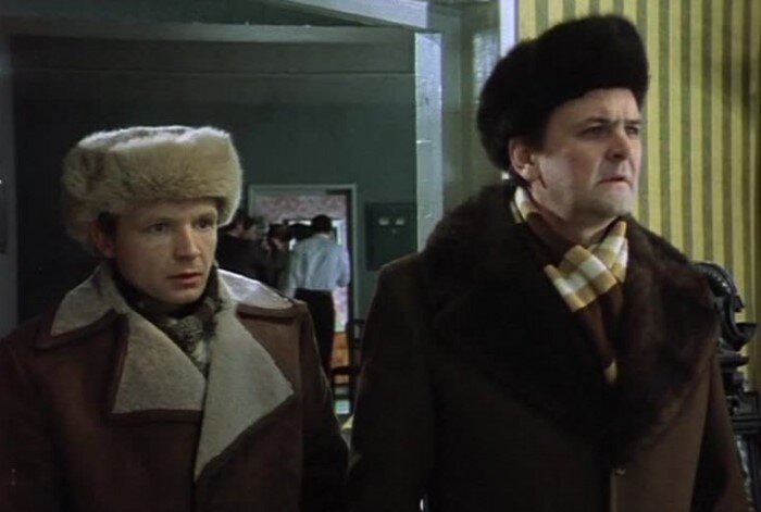 Лукашин и Ипполит. Кадр из фильма "Ирония судьбы или с легким паром"
