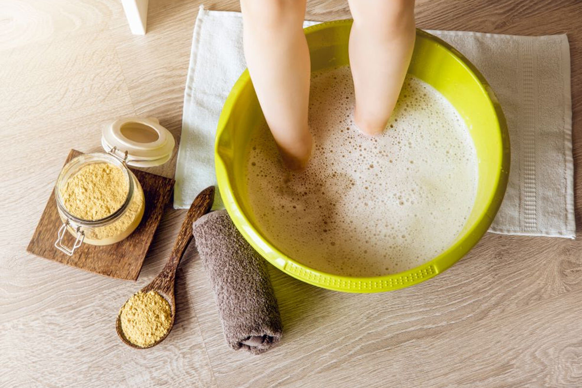 Можно парить ноги в горчице. Ванночка для ног. Ноги в тазу. Горячие ванны для ног с горчицей. Можно парить ноги в горчице.