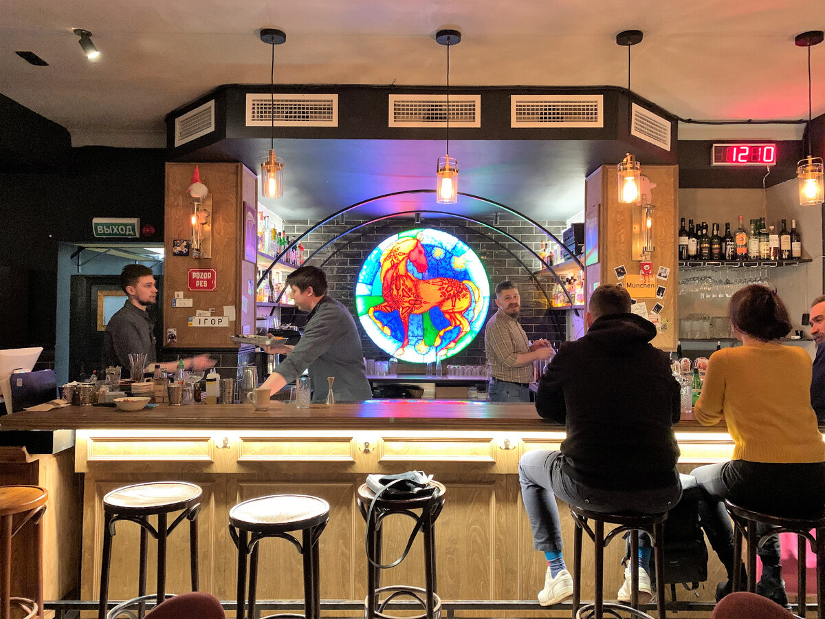 Вид на барную стойку