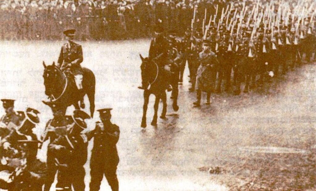 Лейтенант Жаботинский с еврейским легионом маршируют по улицам Лондона, 1917-1918 гг