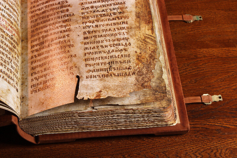 Издание летопись. Либерия библиотека ивана грозного. Старинные книги. Старинные рукописные книги. Пергаментные рукописи древняя греция.