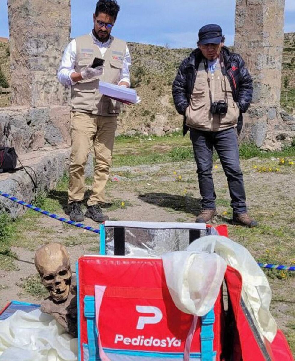    Полиция на месте обнаружения мумии Фото: Daily Mail