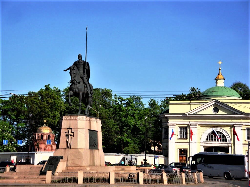 Памятник александру невскому в питере фото