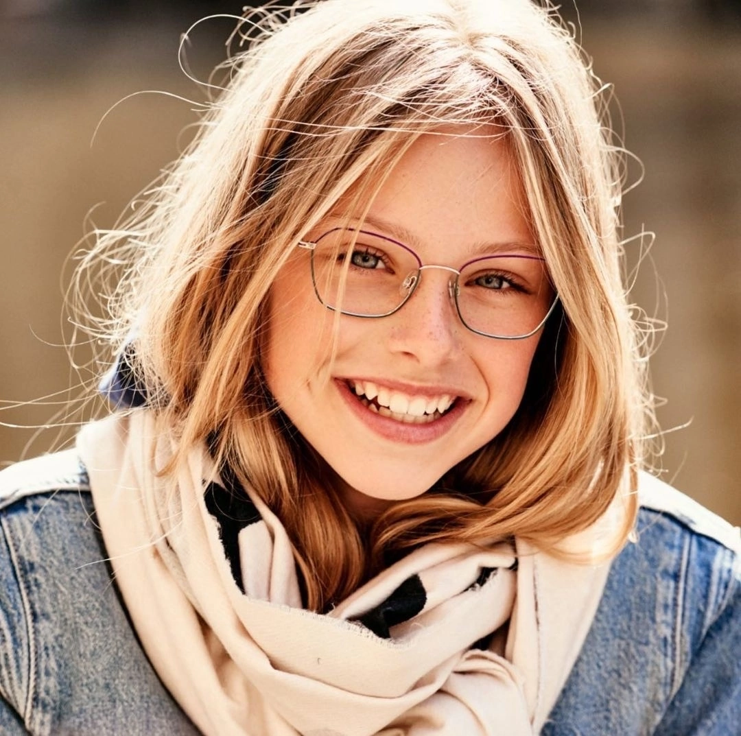 На фото представлена оправа Mexx