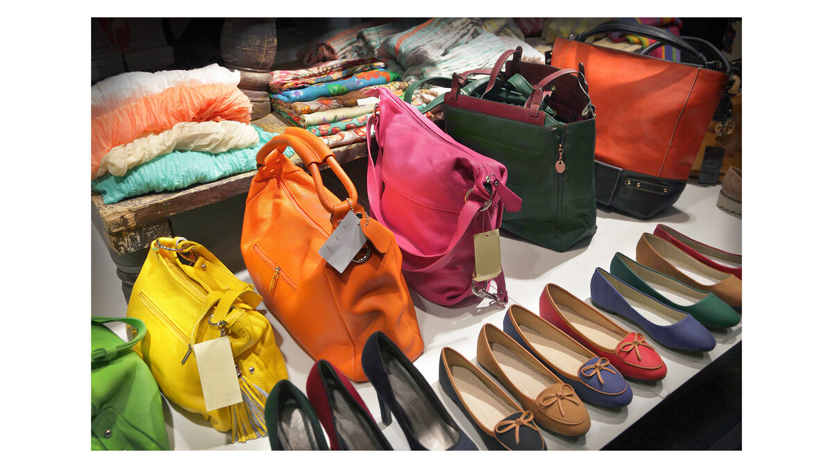    %Женские сумочки и туфли© fotolia.com / adisa