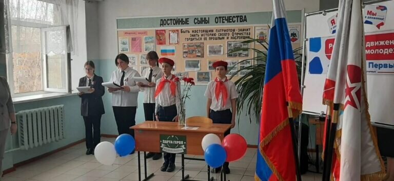    В орской гимназии в память о выпускнике Викторе Блинове открыли «Парту Героя» Андрей Севостьянов