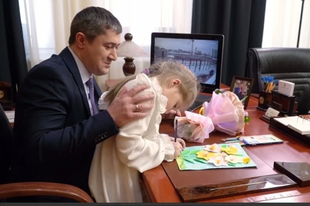 Видео: бабушка сыграла на уличном пианино возле оперного театра | Вести-Пермь