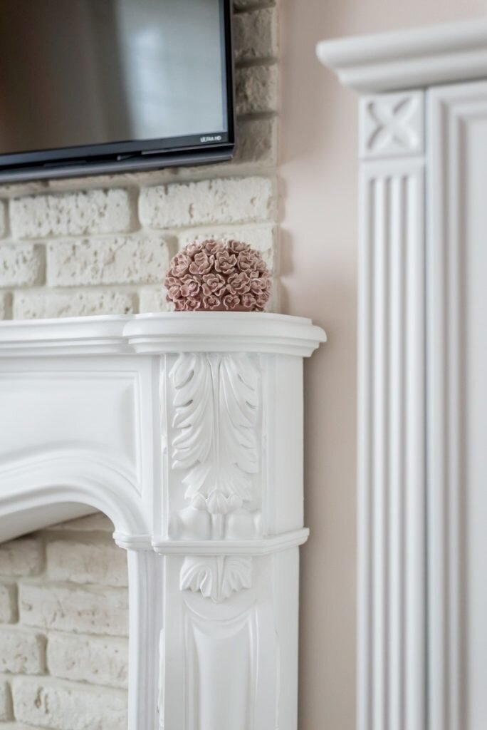 Прованс, гламур,шеби-шик... Романтичный интерьер "на любителя" в сталинке 55 кв.м.