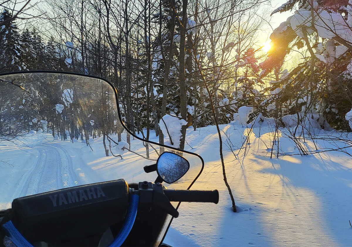 Снегоходы на сахалине. Снегоходы на байкале. Катание на снегоходе. Снегоходный маршрут «мицульский хребет. Карелия на снегоходах фото.