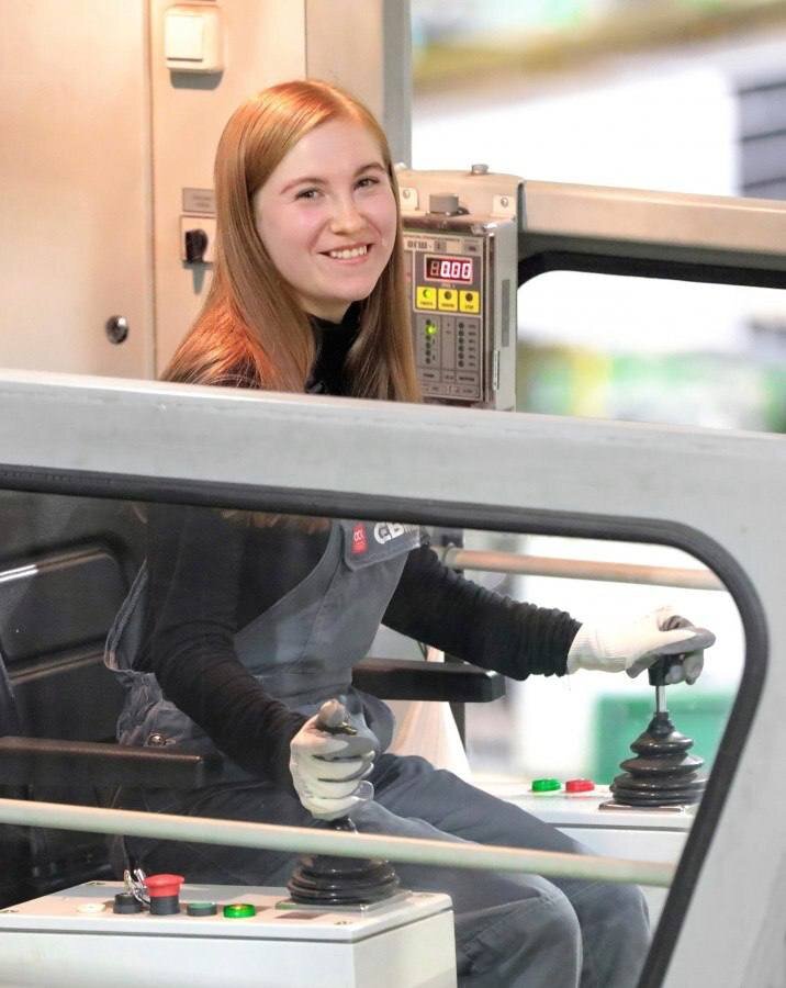 Корабелы России - Яна Попова с Севмаша (входит в ОСК)