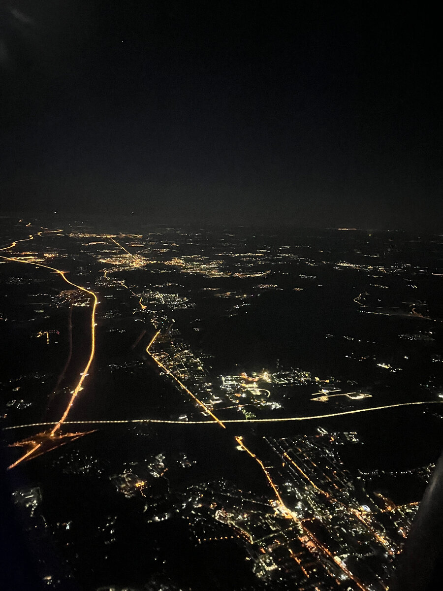 Вид из иллюминатора самолета во время взлета. Рейс Москва-Махачкала. Фото из личного архива.