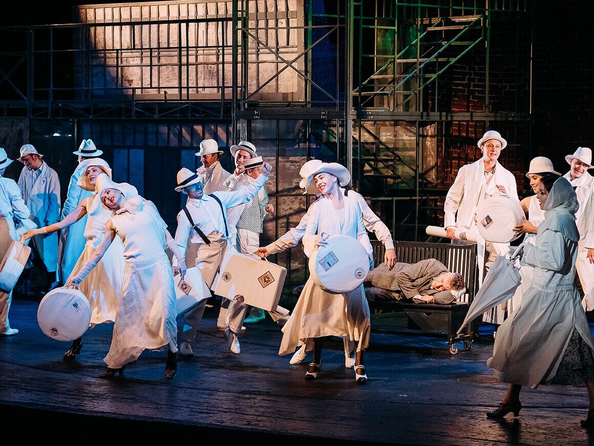 Спектакль гадкий утенок. Выставка мир тела в москве 2021 фото. Театр выбирай. Театр выбирай. Театр выбирай.