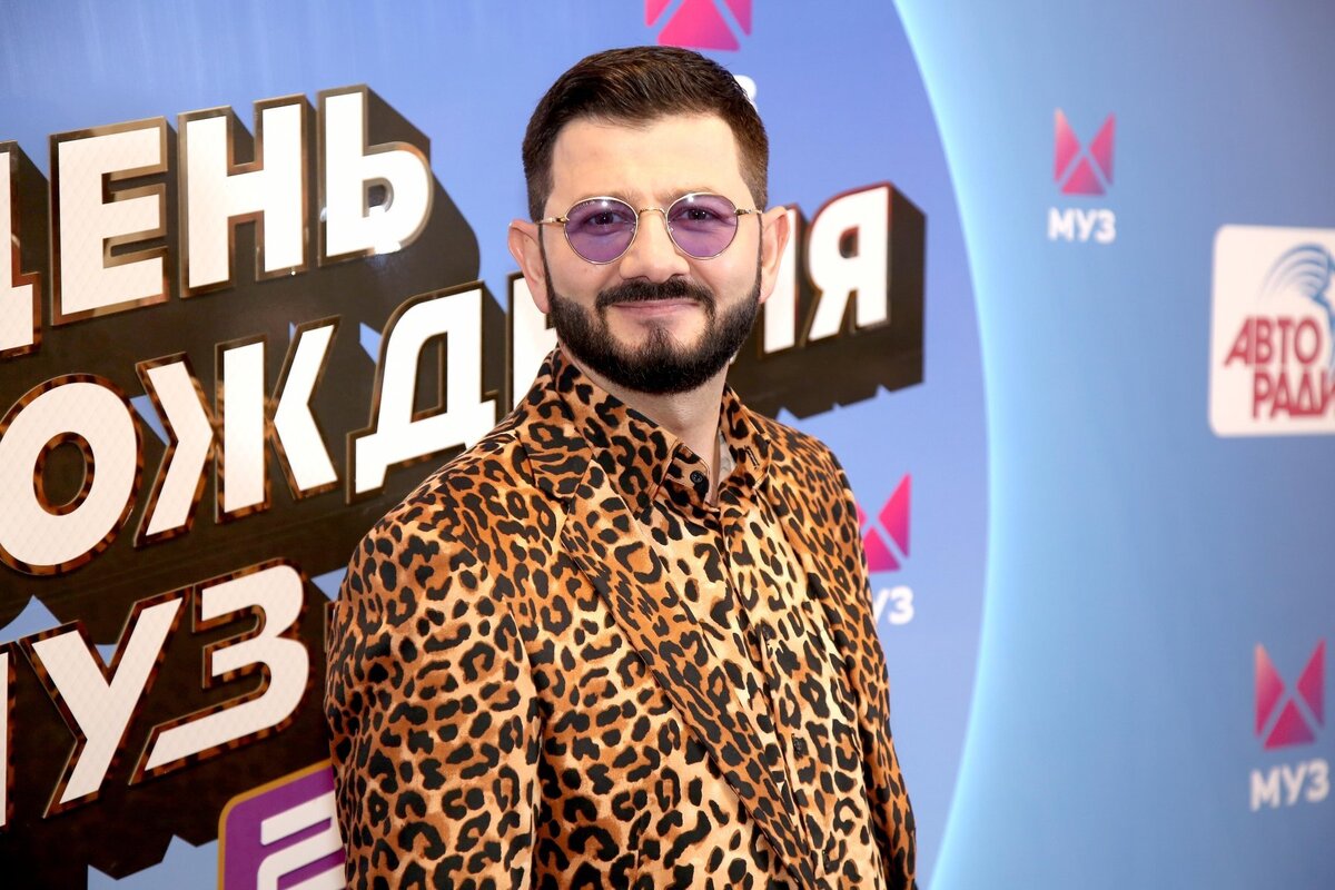     «Красивая пара»: Михаил Галустян впервые за долгое время вышел в свет с женой