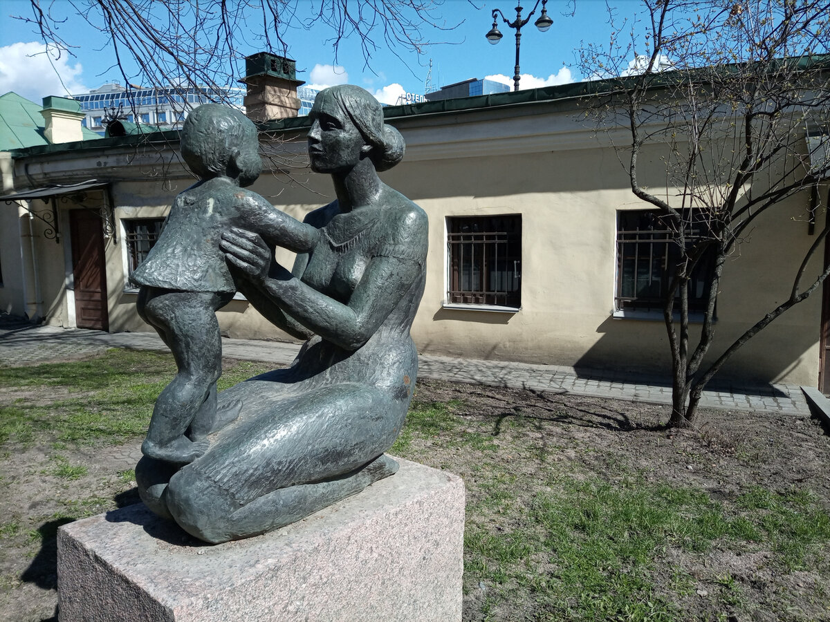 Двор музея городской скульптуры