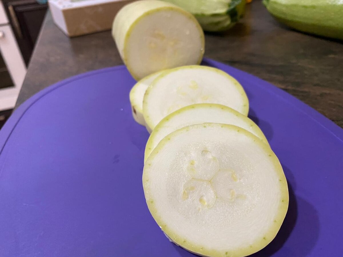 Кабачок с рынка в разрезе