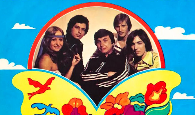 "Красные маки"