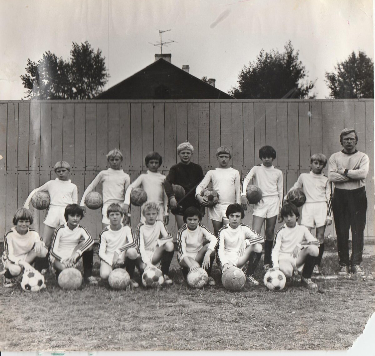 Автор сидит третий справа. Тренер Ерохин В.Ф.