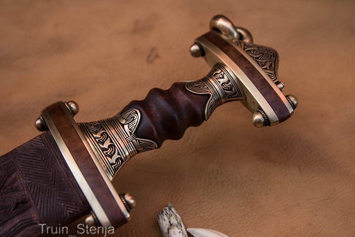 Меч из восьмого кургана Вальсгарде (Швеция). Реконструкция Дмитрия Храмцова. 