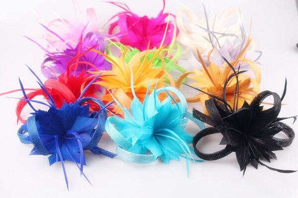 Резиночки для волос с перьями