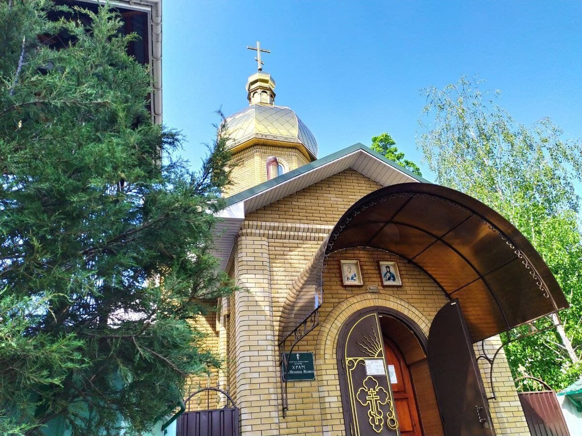 Спешу пообщаться с батюшкой в Доме Божьем