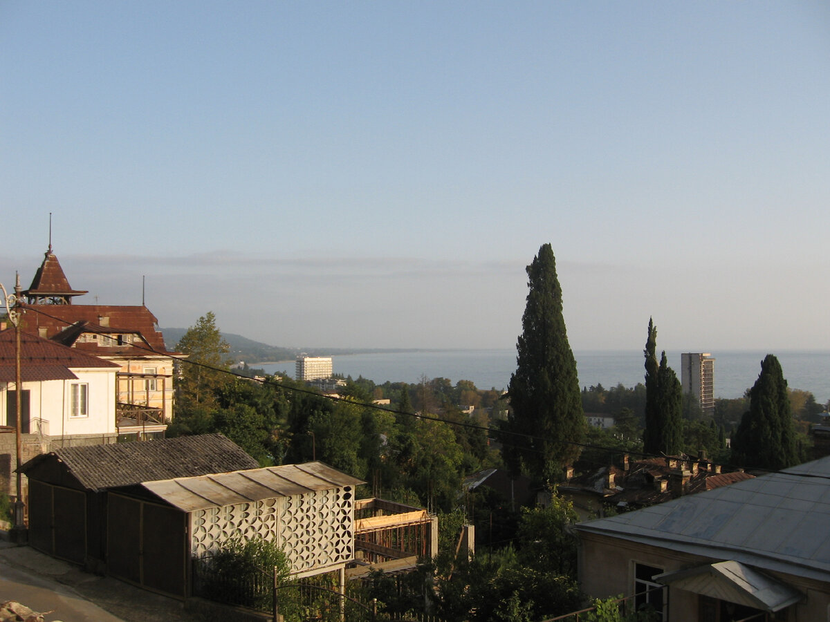Личное фото автора статьи вид на Сухум