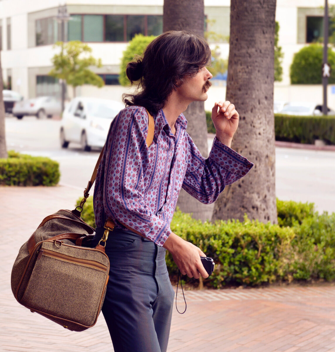 Такую сумку заметить легко. А вот женскую бывает не просто. Она буквально врастает в плечо. Лицензия CC0. Всеобщее достояние. Бесплатно для личного и коммерческого использования. 