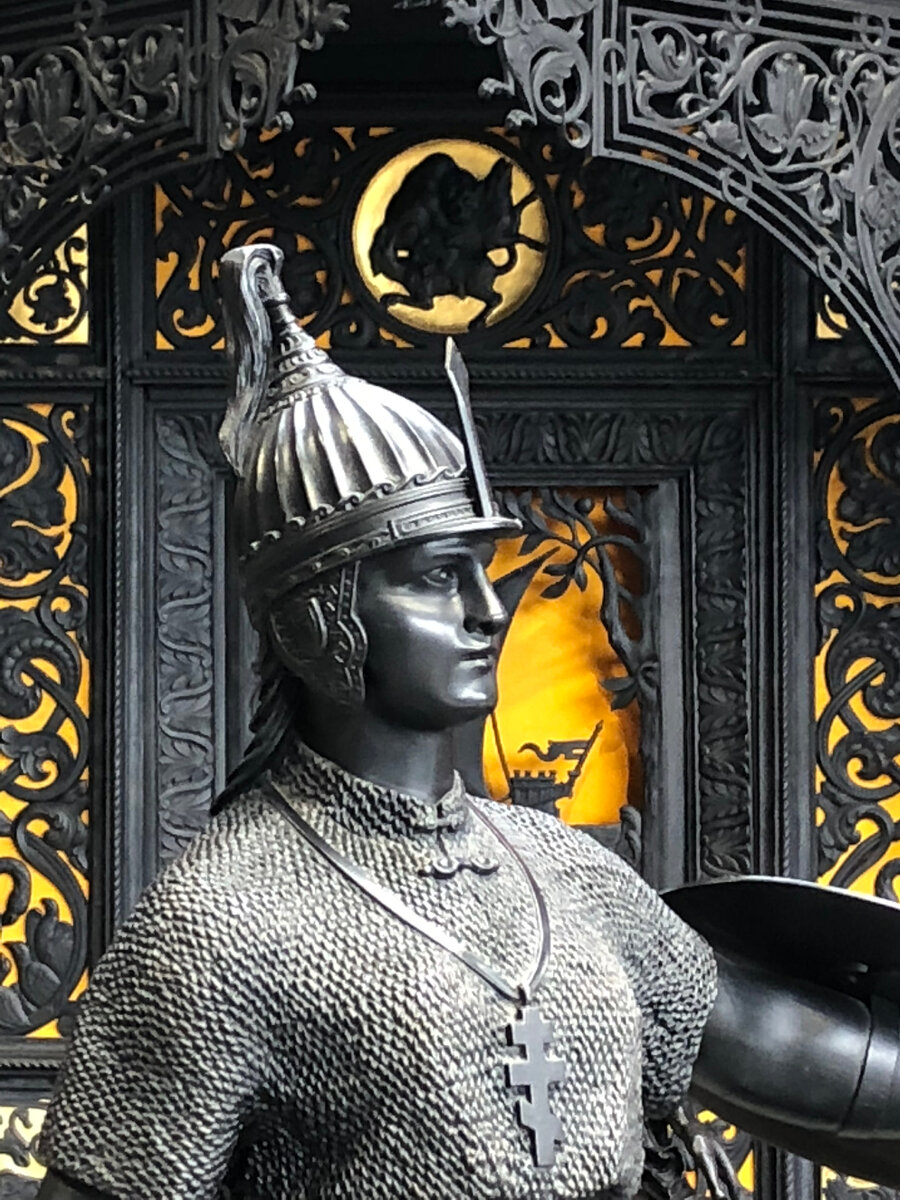 Скульптура "Россия"