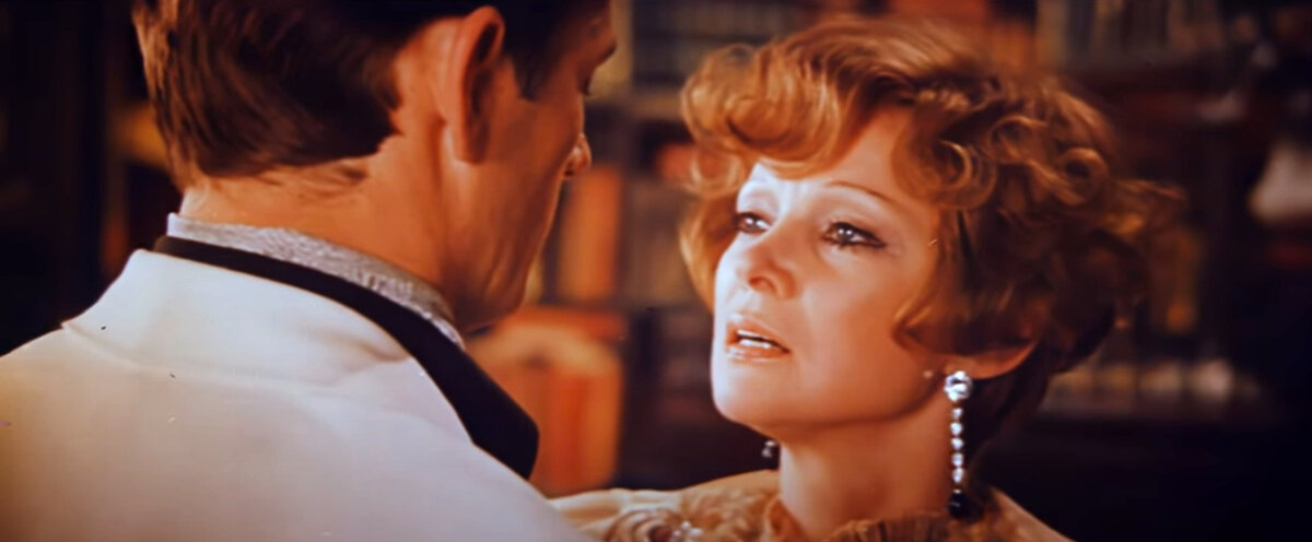 Кадр из кинофильма "Рецепт ее молодости", 1983 г., режиссер Евгений Гинзбург, сценарист Александр Адабашьян, композитор Георгий Гаранян (скриншот)