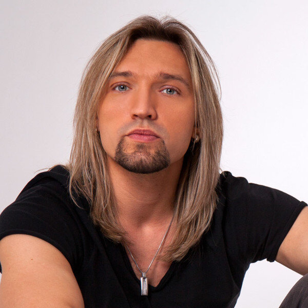 Участник многих вокальных конкурсов и бывший участник группы "Песняры". Фото Яндекс.Картинки.