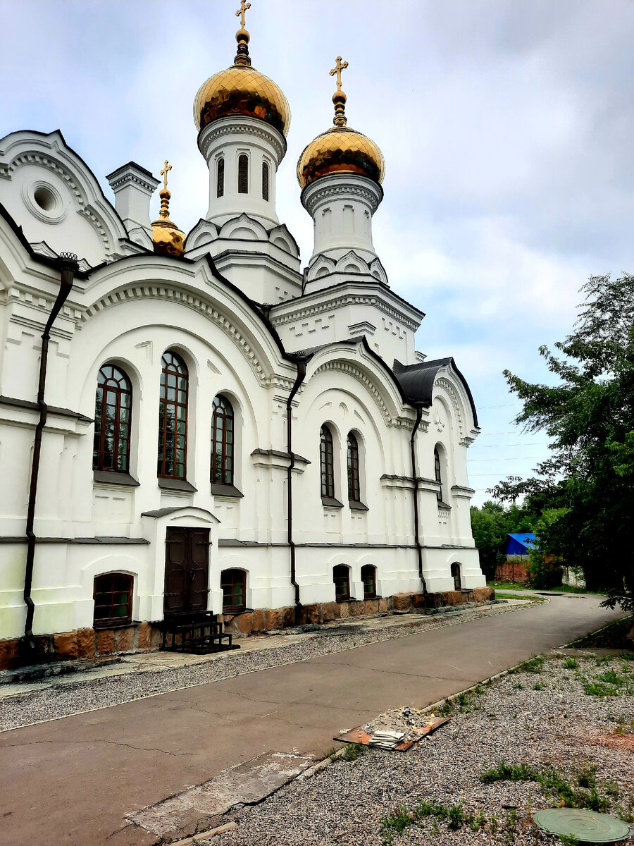 Церковь в Кимильтее. Был в ней и дом культуры и зернохранилище. Восстановили сообща.