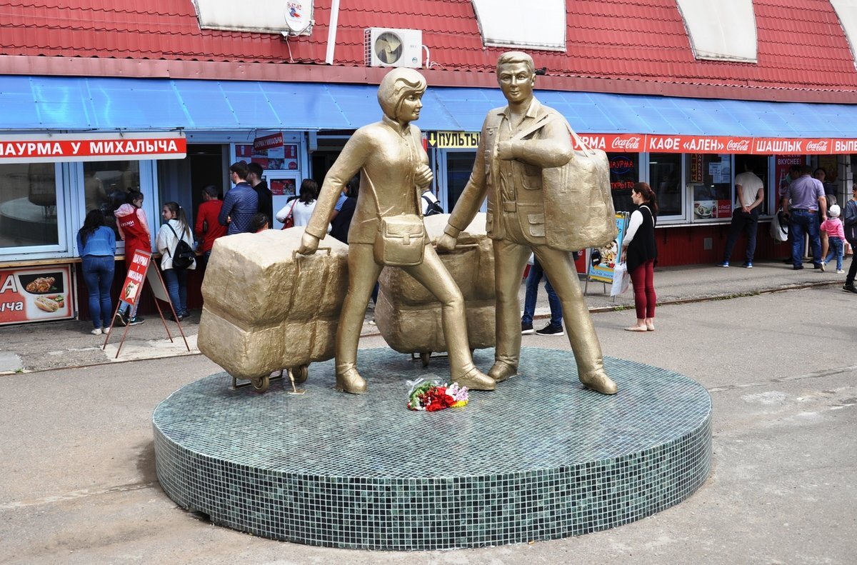 В Татарстане открыли памятник предпринимателям-челнокам  Фото из открытых источников