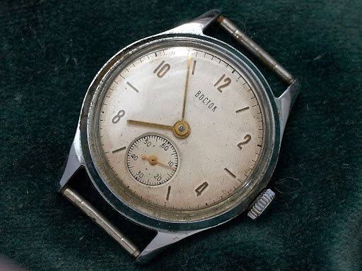 Часы "Восток", механизм которых представлял переработку швейцарского Zenith