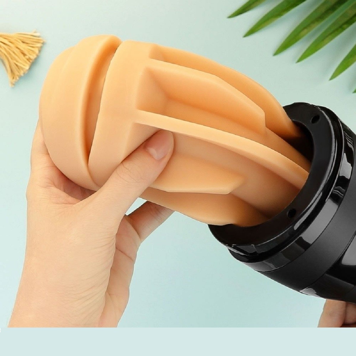 Обычно это материал телесного цвета, который производители описывают как р