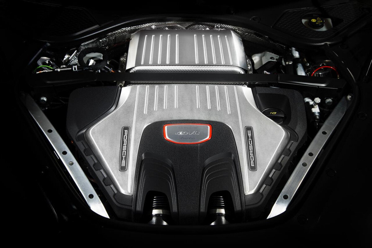 Подкапотка "Porsche Panamera Turbo S"