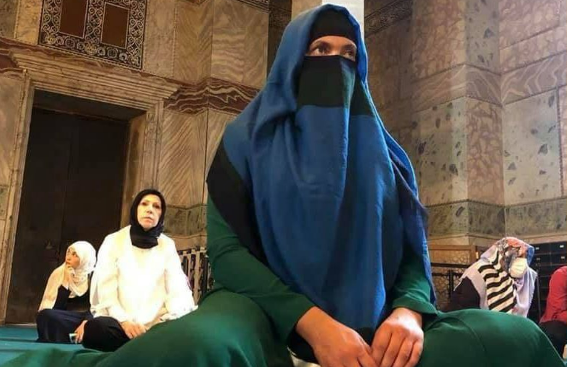 Надежда Савченко в никабе. Изображение взято из открытых источников. 