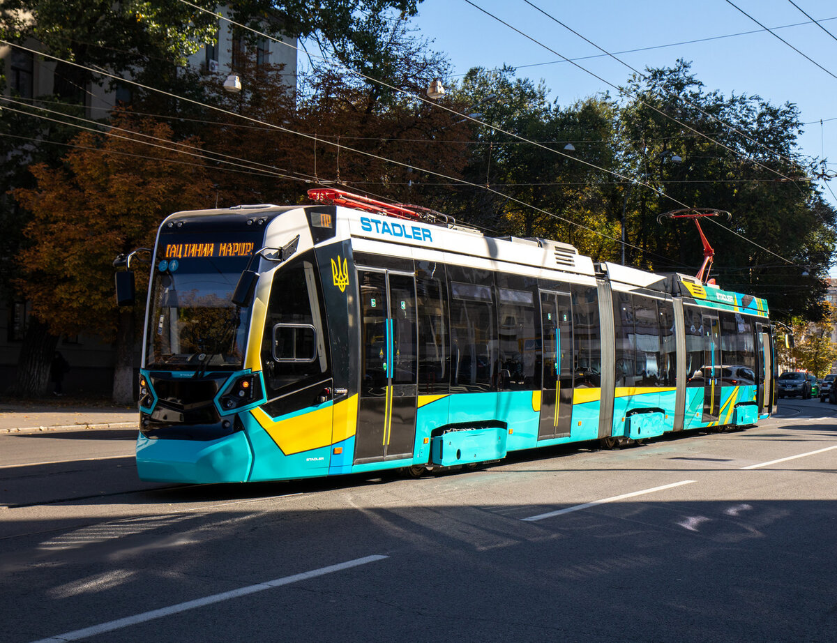 Stadler В85300М «Метелица», заводской номер 1 в Харькове, фото  https://transphoto.org/photo/1530124/, автор ivan_ponomarenko