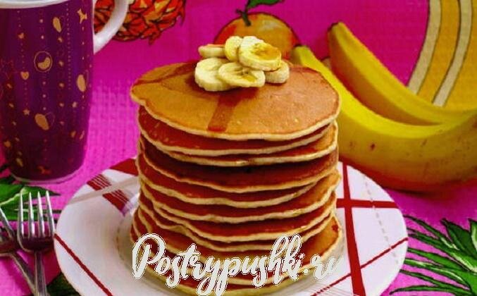 По сути это обычные панкейки, обогащенные вкусом и ароматом, которыми обладает банан. С такой вкусной выпечки приятно начинать новый день, она точно насытит вас и поднимет настроение.